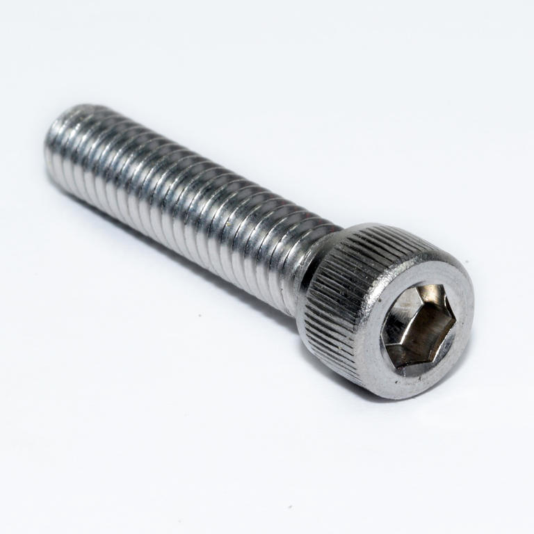 18-8 SS SOC HD CAP SCREW 6-32X5/8