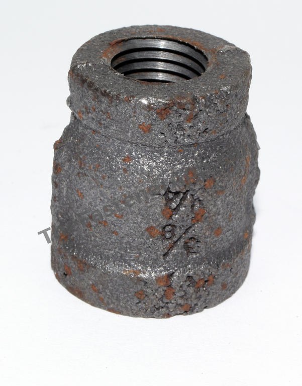 BLACK PIPE FITTING REDUCING COUPLING 1-1/4" X 1" NPT 150#